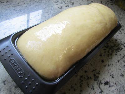 Pan de leche de almendras