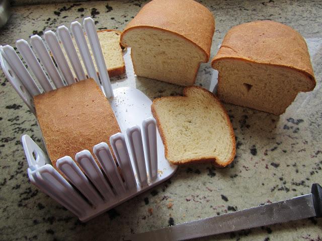 Pan de leche de almendras