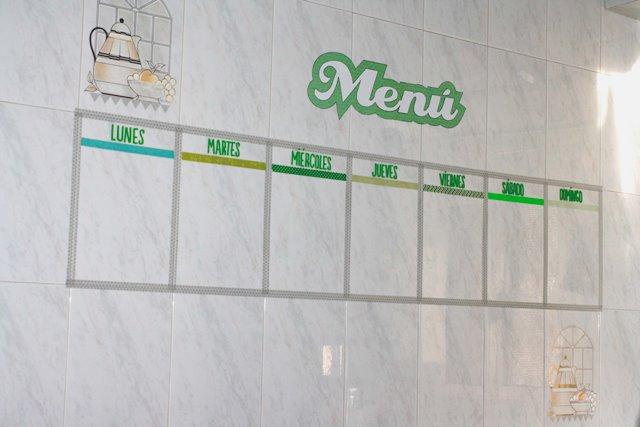 DIY: menú semanal con washi tape en la pared de la cocina