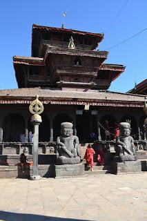 Día 32: Caminando desde Nagarkot a Changu Narayan. Bhaktapur.