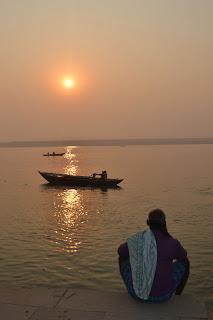 Día 30 A.M: Amanecer frente al Ganges. Varanasi a Kathmandu