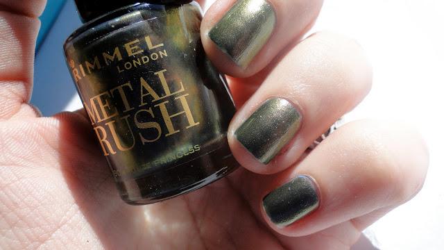 Metales preciosos en las uñas.