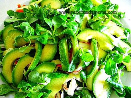 Ensalada de berros con palitos de mar y aguacates ensalada-de-berros-con-palitos-de-mar-y-aguacates (6)
