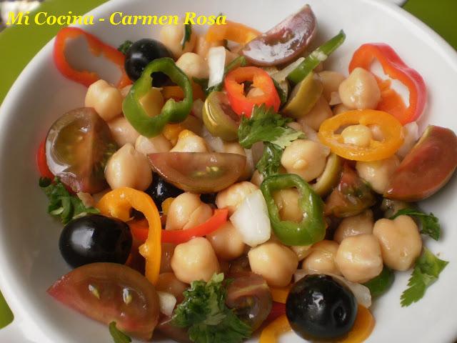 ENSALADA DE GARBANZOS ¿O PIPIRRANA CON GARBANZOS?