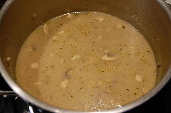 Sopa de champiñones. Una receta de sopa fácil