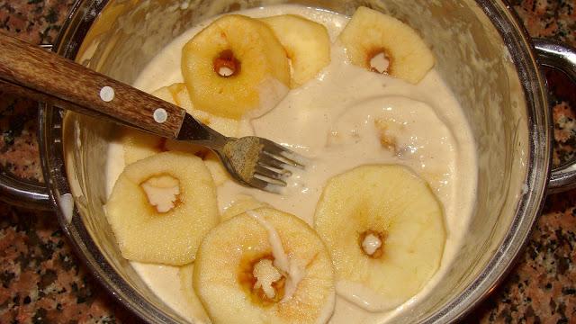 Buñuelos de manzana al cava paso a paso.