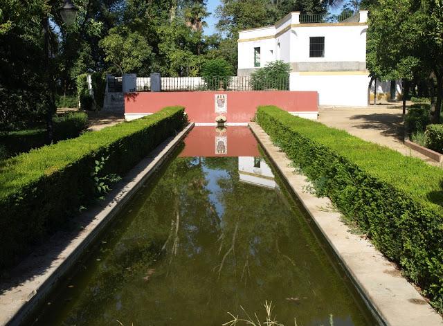 El estanque de los Jardines de las Delicias (2): la fuente.