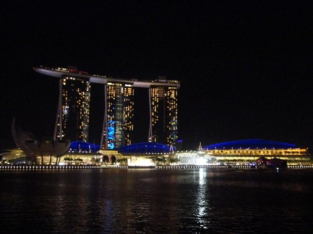 Marina Bay Sands iluminada