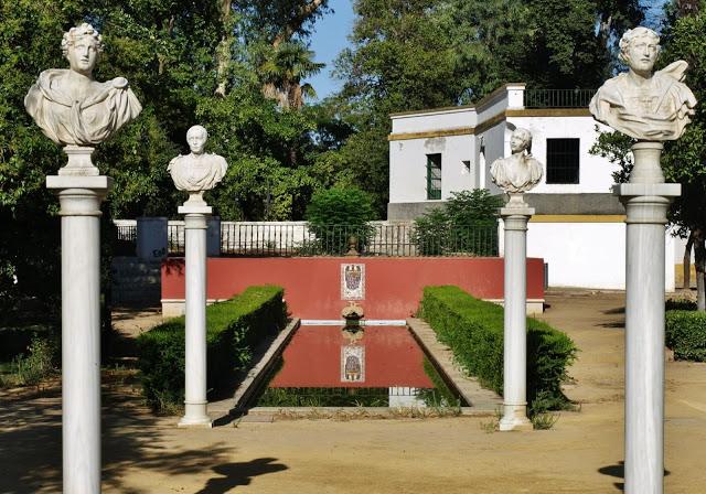 El estanque de los Jardines de las Delicias (3): los bustos romanos.