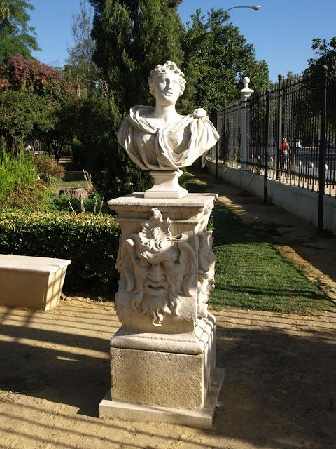 El estanque de los Jardines de las Delicias (3): los bustos romanos.