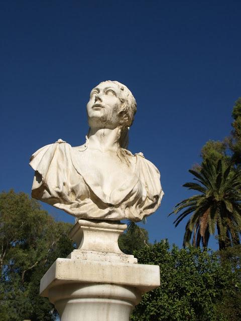 El estanque de los Jardines de las Delicias (3): los bustos romanos.