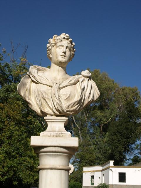 El estanque de los Jardines de las Delicias (3): los bustos romanos.