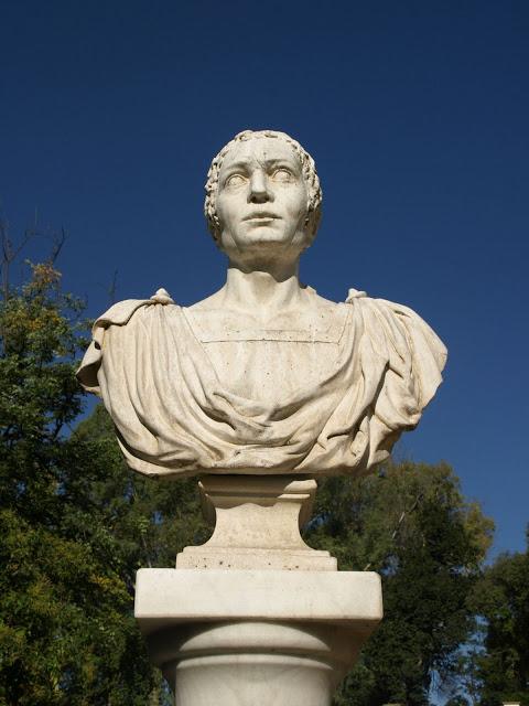 El estanque de los Jardines de las Delicias (3): los bustos romanos.