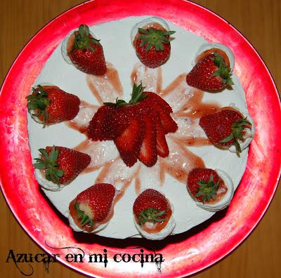 Tarta piononos de fresas con nata