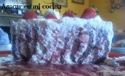 Tarta piononos de fresas con nata