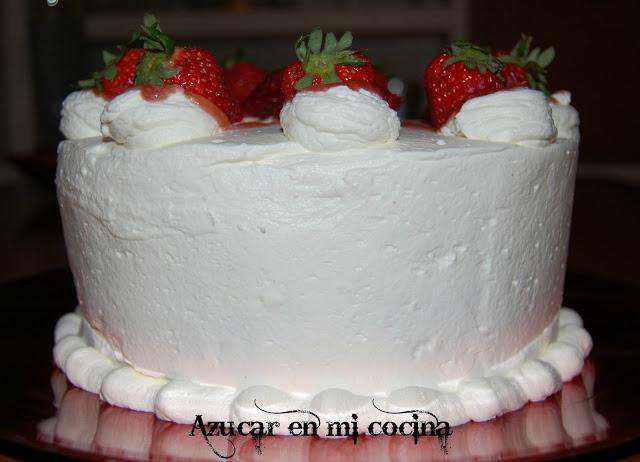 Tarta piononos de fresas con nata