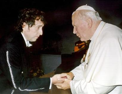 La conversión de Bob Dylan, tras cantar ante Juan Pablo II