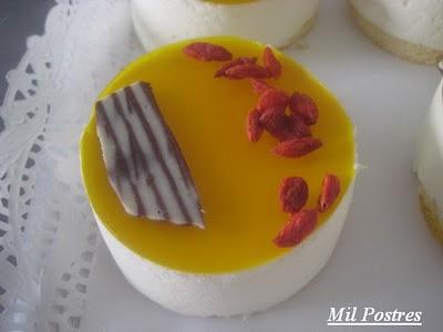 Semifrío de yogur con espejo de naranja