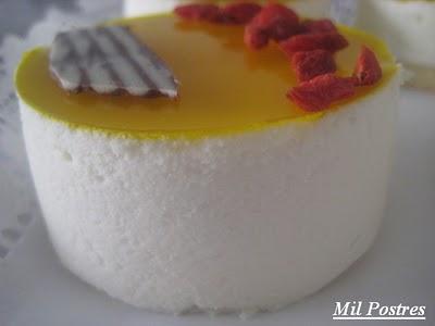 Semifrío de yogur con espejo de naranja