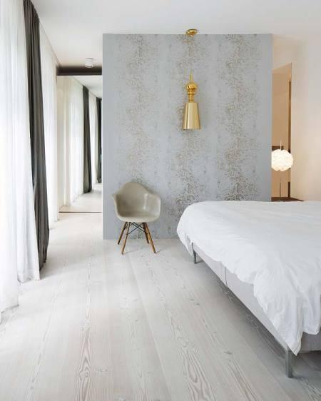 suelos de madera dinesen sofás piero lissoni sillón Swan de Arne Jacobsen mesa Tulip de Eero Saarinen lámpara Artichoke de Poul Henningsen diseño de interiores decoración nórdica escandinava decoración muebles de diseño decoración minimalista blog decoración nordica escandinava 