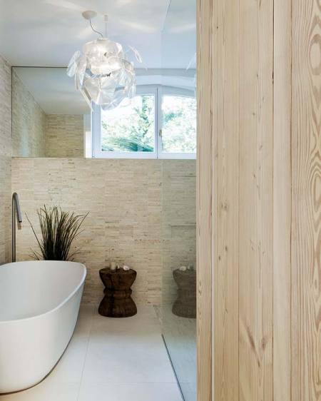 suelos de madera dinesen sofás piero lissoni sillón Swan de Arne Jacobsen mesa Tulip de Eero Saarinen lámpara Artichoke de Poul Henningsen diseño de interiores decoración nórdica escandinava decoración muebles de diseño decoración minimalista blog decoración nordica escandinava 