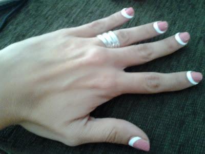 Creando mi manicura media luna