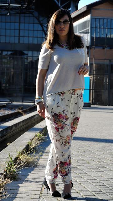 FLOWER PANTS.-