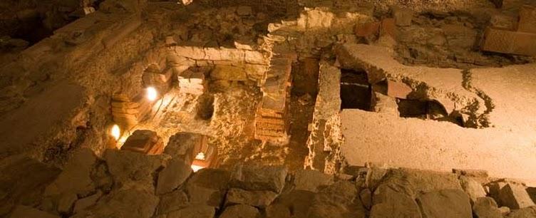 Gijon: El Mar Cantabrico y el casco historico del Barrio de Cimavilla