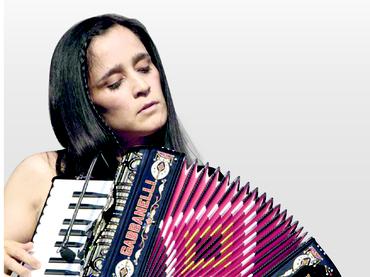 Julieta Venegas: los golpes que da la realidad