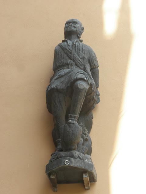 BARCELONA...EL NEGRE DE LA RIBA, BARCELONETA. 13-05-2013...