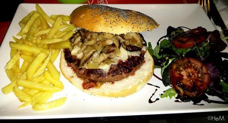 LUNCH BOX RESTAURANT AND TIKI ROOM: una sorpresa la mar de agradable en pleno centro.