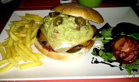 LUNCH BOX RESTAURANT AND TIKI ROOM: una sorpresa la mar de agradable en pleno centro.