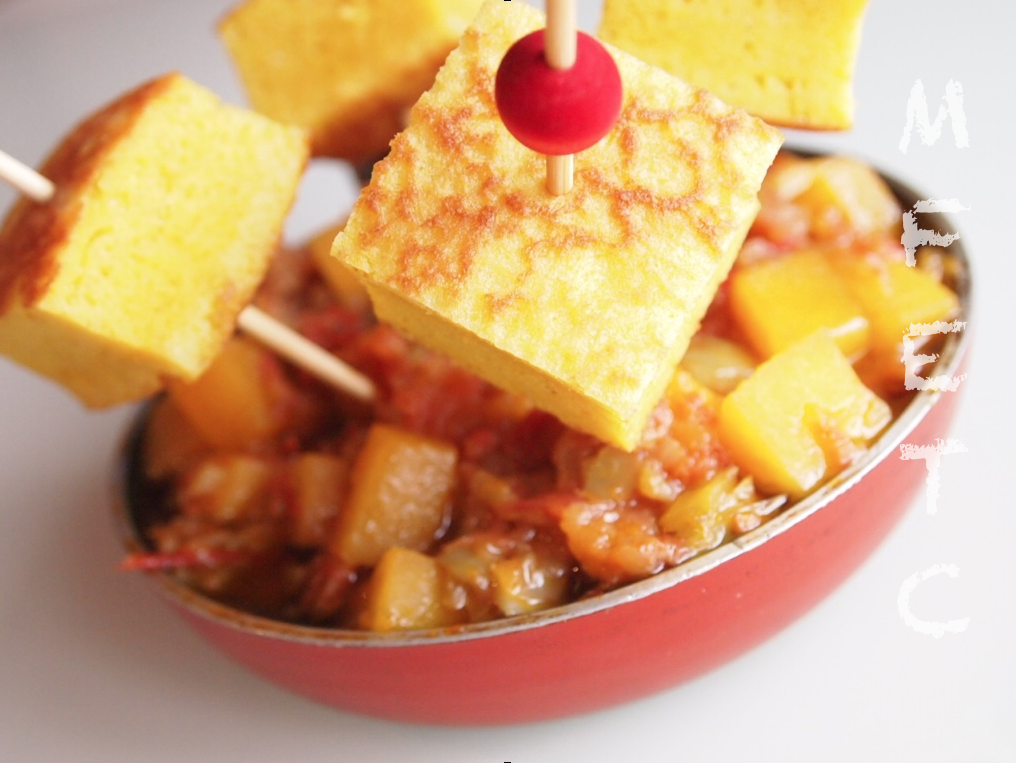 TORTILLITA DE PAN RALLADO SOBRE ALBORONÍA