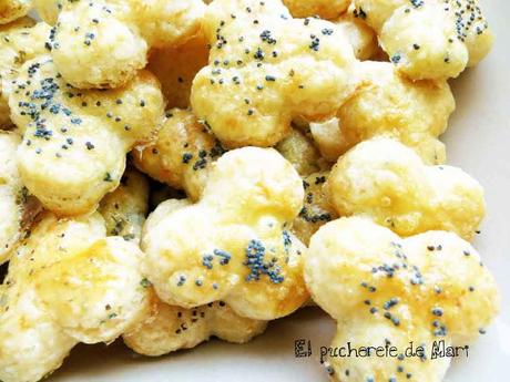 TREBOLES DE QUESO AL ROMERO