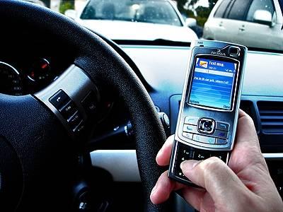 Al volante los móviles matan más que el alcohol