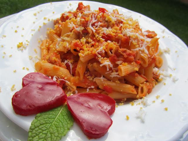 Macarrones con tomate y atún