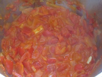 Macarrones con tomate y atún