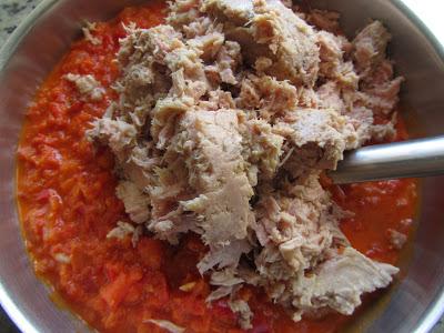 Macarrones con tomate y atún