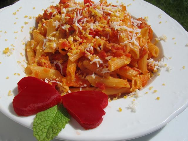 Macarrones con tomate y atún
