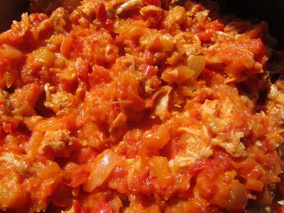 Macarrones con tomate y atún