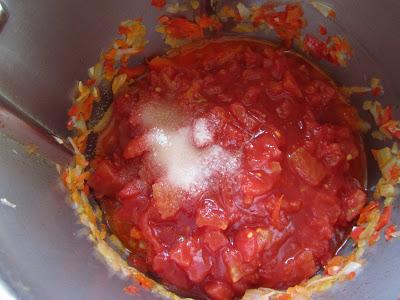 Macarrones con tomate y atún