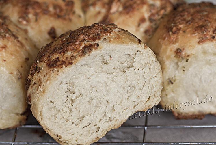 PAN DE AJO Y PARMESANO CON FORMA DE ANILLO