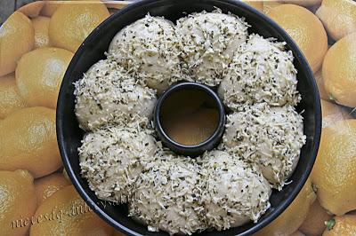 PAN DE AJO Y PARMESANO CON FORMA DE ANILLO