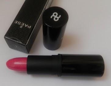 Paese: Base fluida, polvos transparentes y labial (impresiones, swatches, look).