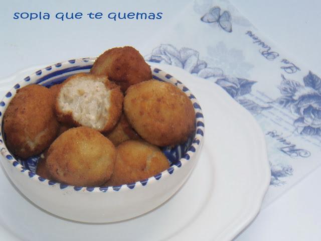 CROQUETAS DE CEBOLLA CARAMELIZADA Y QUESO AZUL