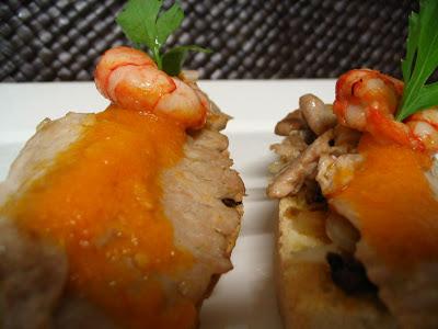 TOSTA DE VENTRESCA CON CEBOLLA CARAMELIZADA Y EMULSIÓN DE TOMATE