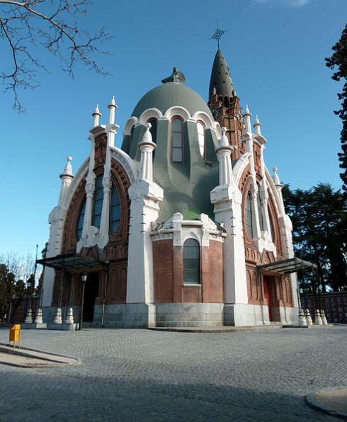 capilla instalada en el cementerio de la almudena.
