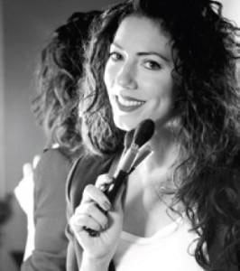 rebeca1 266x300 L’Oréal Paris nos invita a su Curso de maquillaje en streaming gratuito y para todas