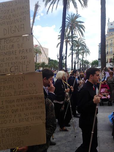 Primero indignado, luego triste. ¿ o viceversa?