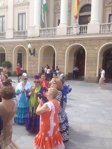 Primero indignado, luego triste. ¿ o viceversa?